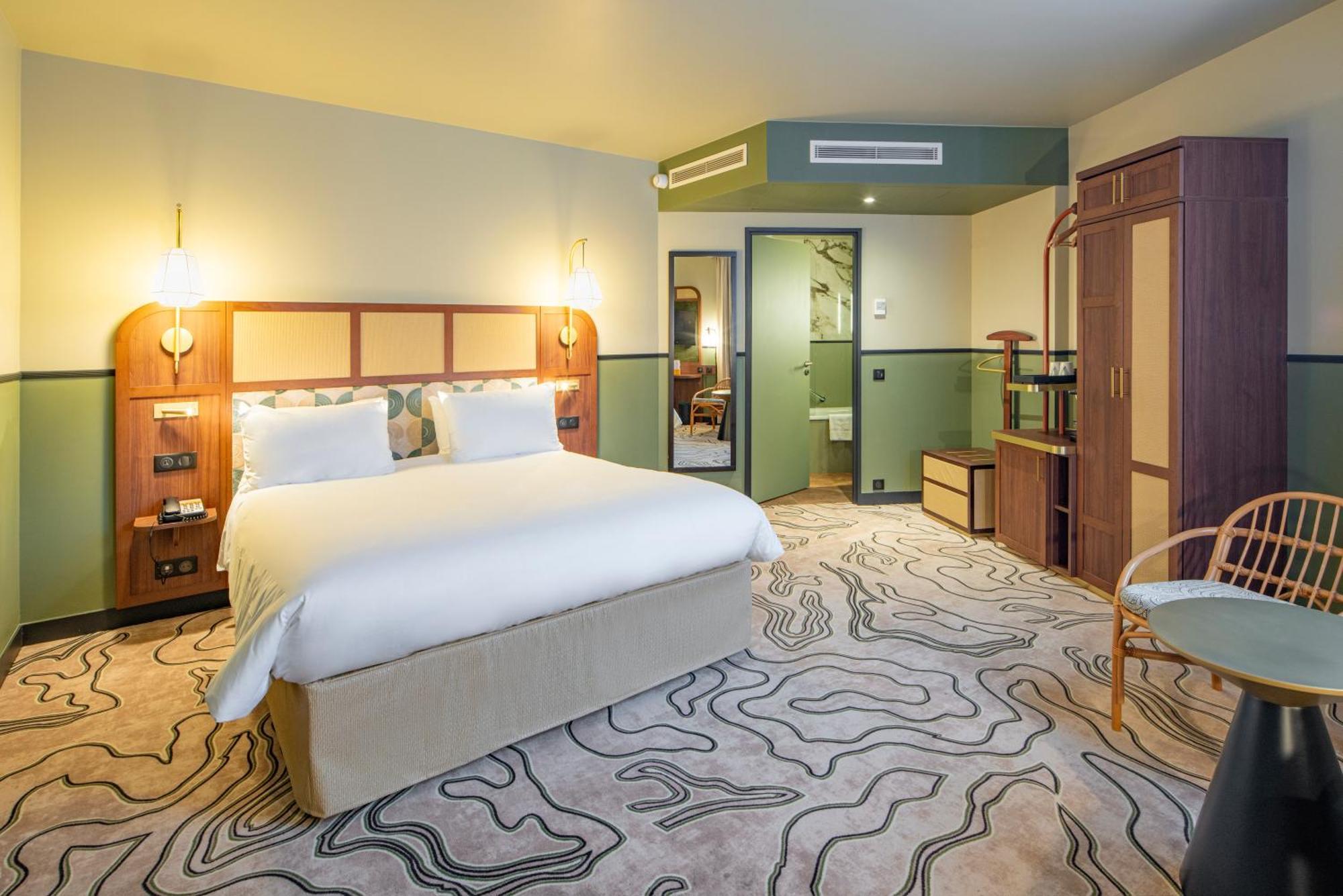 Paris - Porte De Clichy, An Ihg 4* Clichy