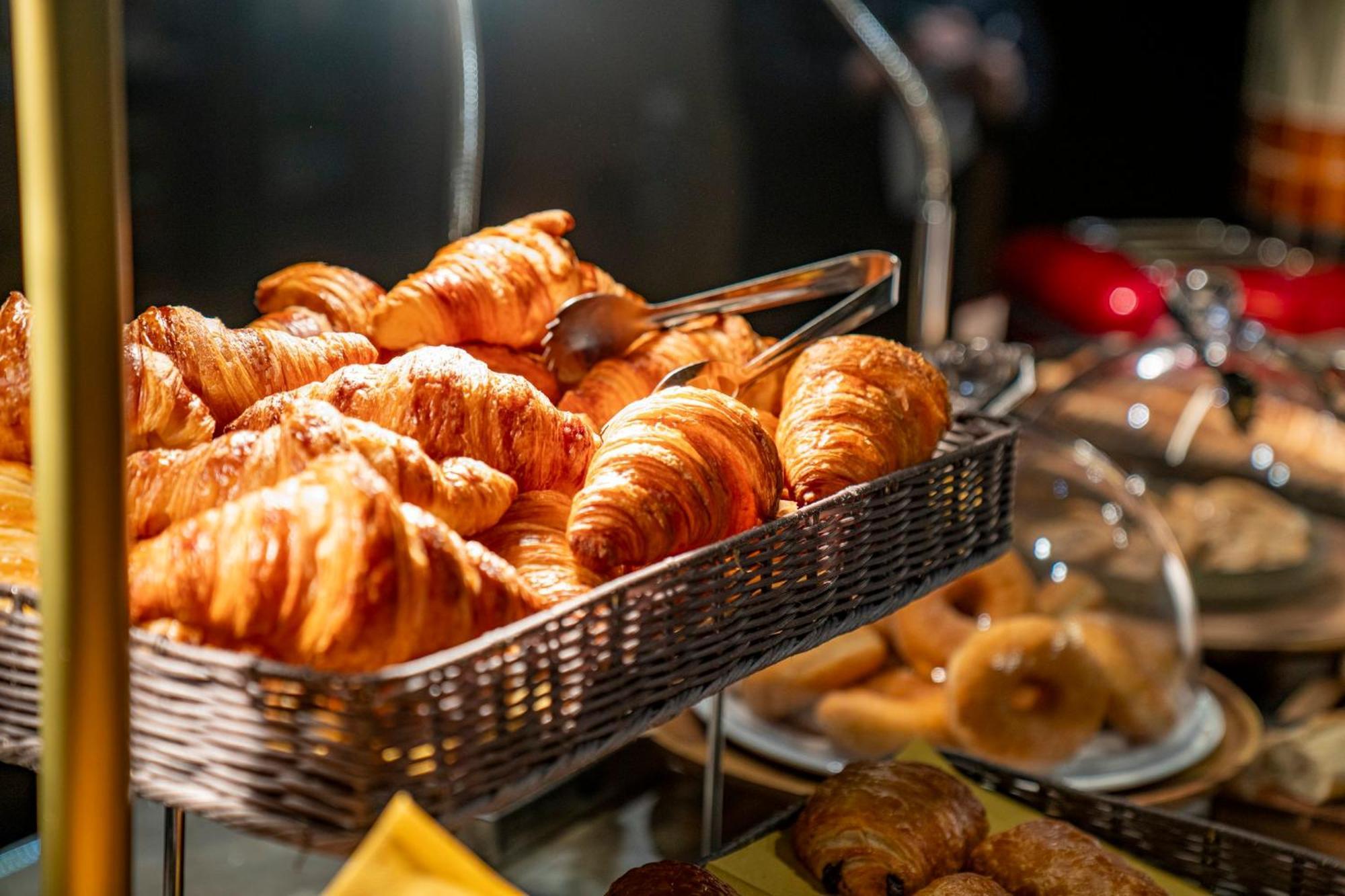 Paris - Porte De Clichy, An Ihg 4* Clichy